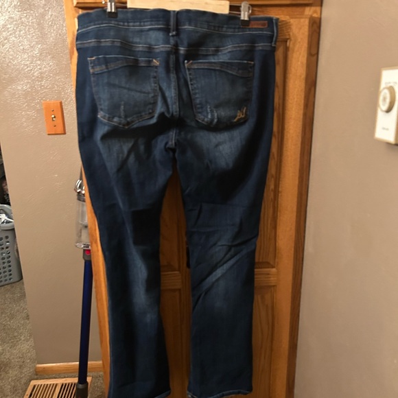 Express Barely Boot Sz 16 denim jeans in great used condition - Picture 2 of 4